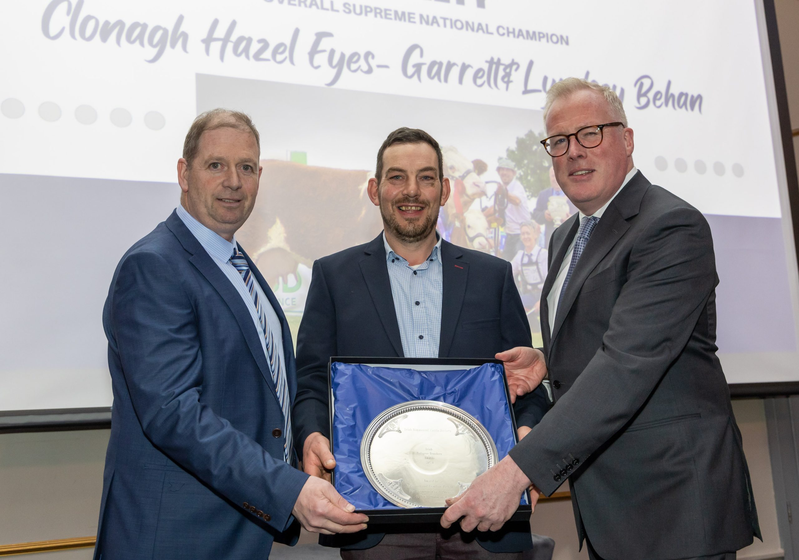 Irish Simmental Cattle Society winner Garrett Behan from Ballyfin, Co Laois is presented with his prize by Peader Glennon and Damien O’Reilly, ICOS EU affairs manager in Brussels at the Irish Pedigree Cattle Breeders Council All-Star Awards 2025 in Portlaoise.
Photo: Alf Harvey. No Reproduction Fee